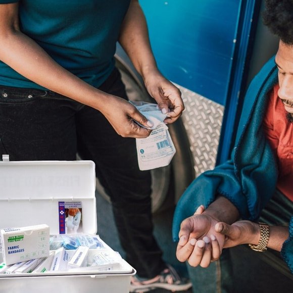 First Aid Emergency Kit Minor Emergencies ANSI Compliant Weatherproof Case - Picture 5 of 8